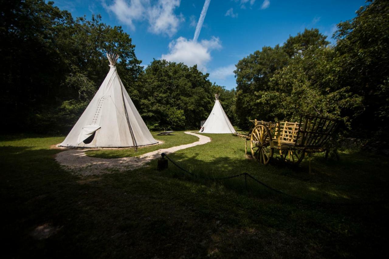 Hotel Tipi Au Logis De L'Espoir Jauldes Exterior foto