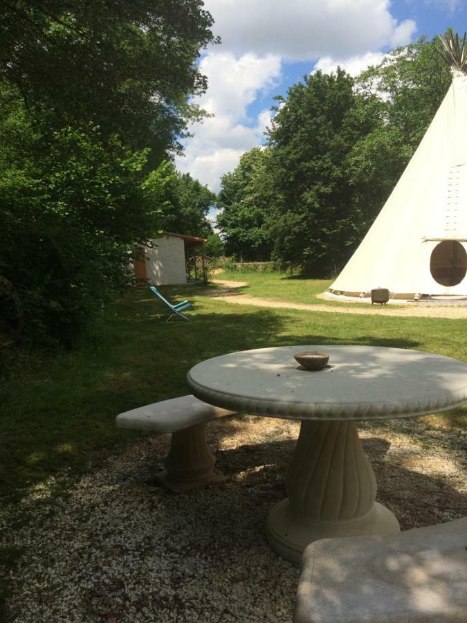 Hotel Tipi Au Logis De L'Espoir Jauldes Exterior foto